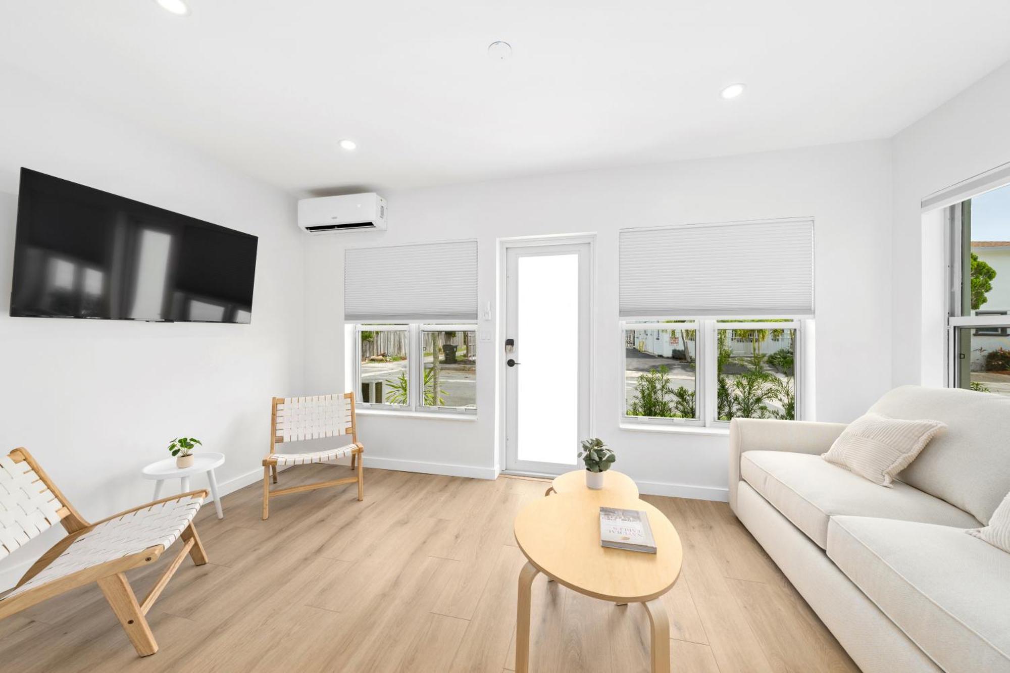 M Lake Worth Beach - Modern Villas Near West Palm Beach, Chic Retro Vibes, King Bed, Cozy Backyard, Bbq, Workspace, High-Speed Internet, Free Parking, 5 Minutes To Downtown & Beach Exterior foto