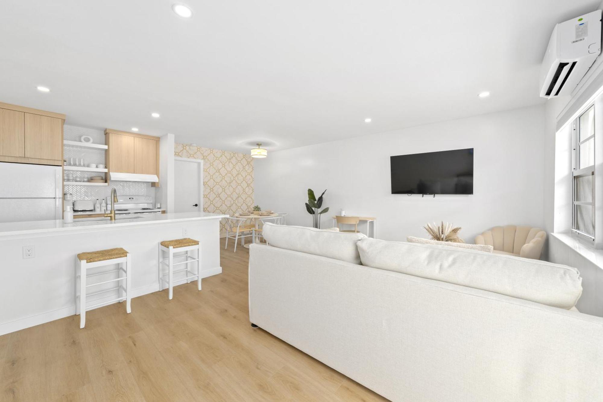 M Lake Worth Beach - Modern Villas Near West Palm Beach, Chic Retro Vibes, King Bed, Cozy Backyard, Bbq, Workspace, High-Speed Internet, Free Parking, 5 Minutes To Downtown & Beach Exterior foto